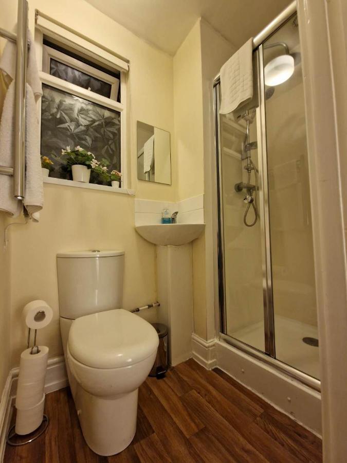 4 Bed Rooms 5 Double Beds Holidays House Near Train Station 普里茅斯 外观 照片