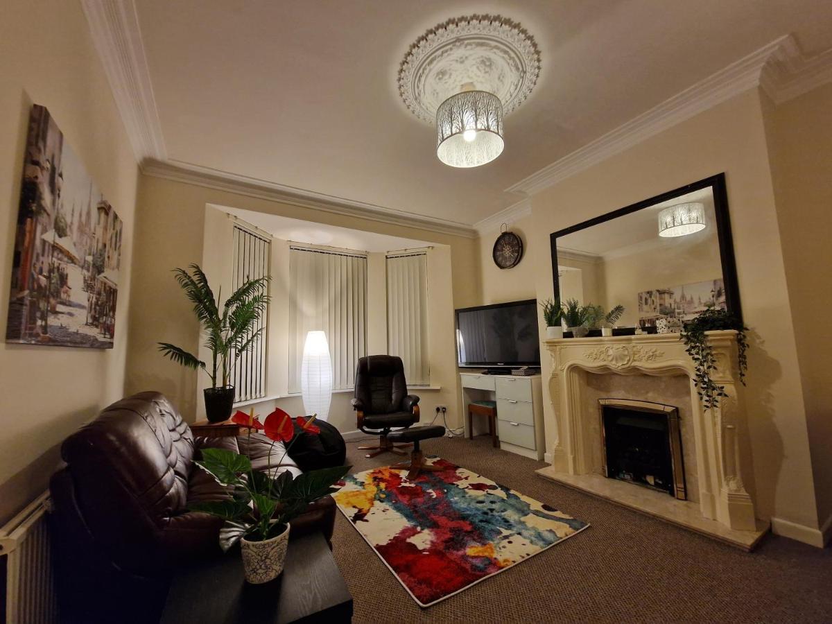 4 Bed Rooms 5 Double Beds Holidays House Near Train Station 普里茅斯 外观 照片