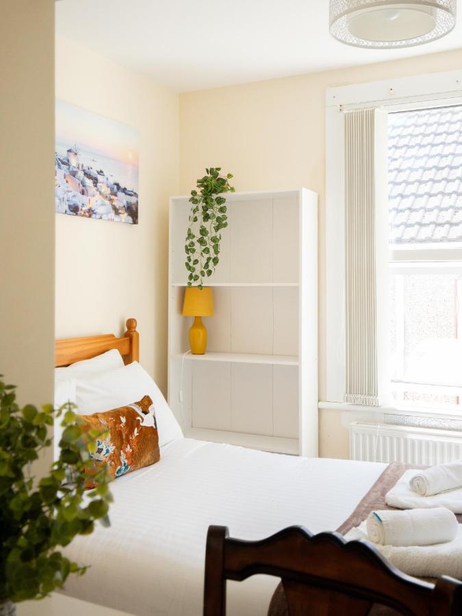 4 Bed Rooms 5 Double Beds Holidays House Near Train Station 普里茅斯 外观 照片